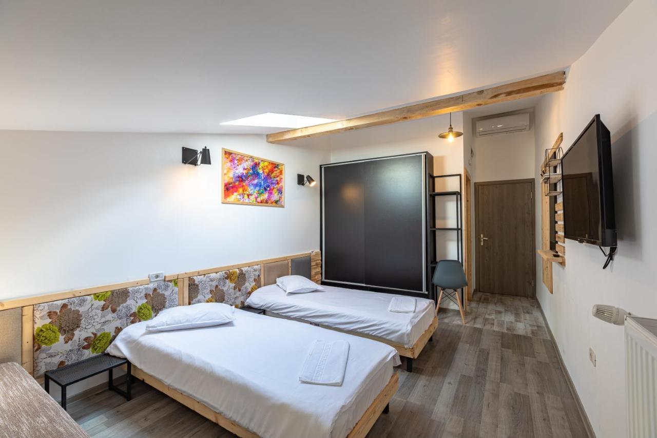 Ezio Casa Hotel Timişu de Jos Exterior foto